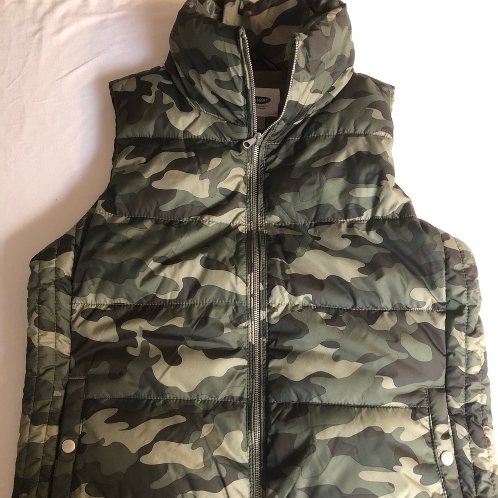 Old Navy Camo Puffer Vest